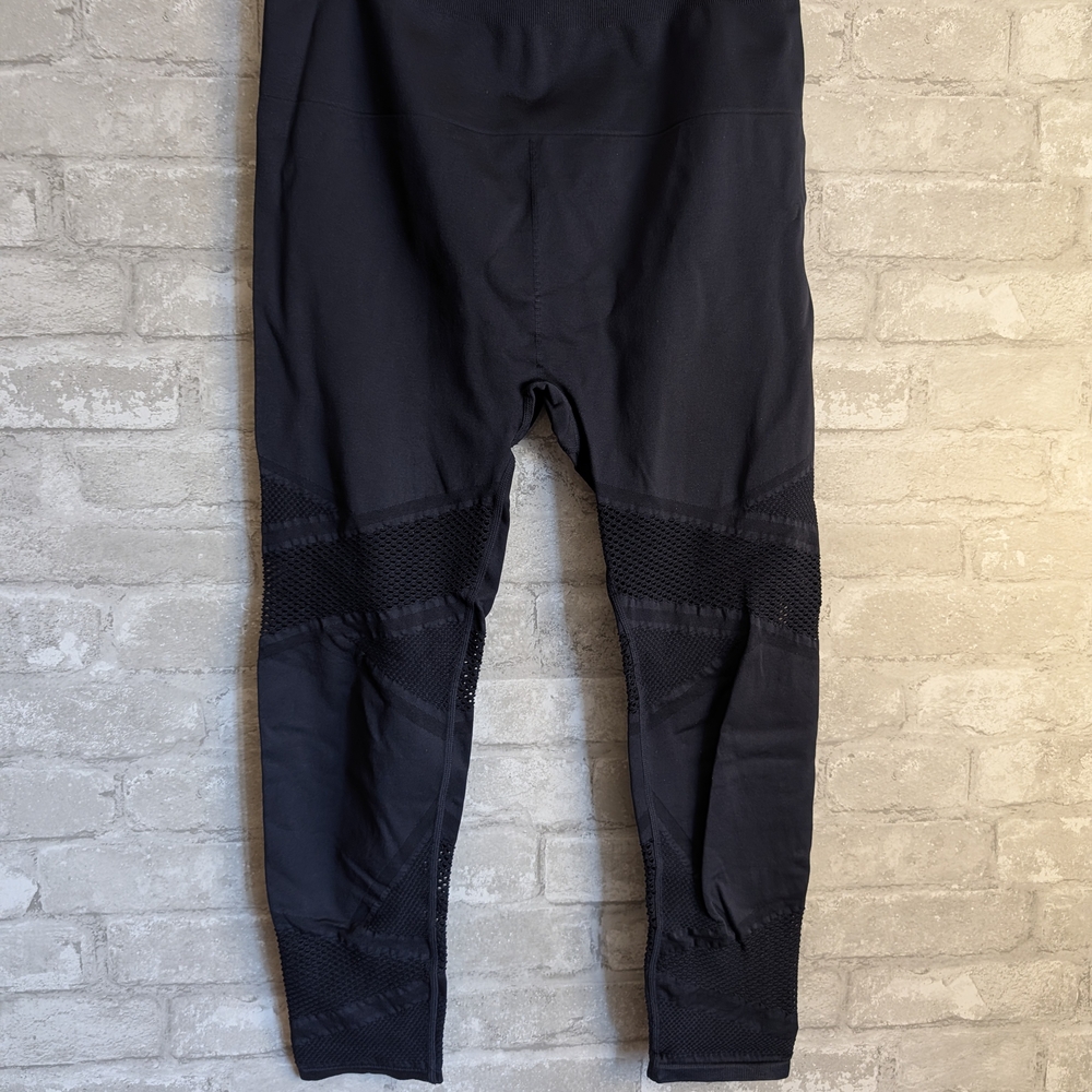 Fabletics Black Crop Leggings Sz L